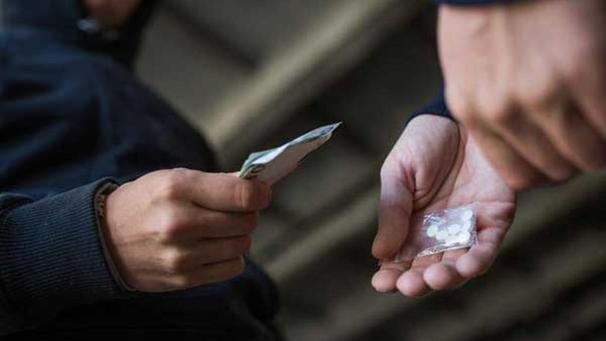 Trafic de droguri prin metoda „dead drop” în Sectorul 4: trei persoane reținute de DIICOT