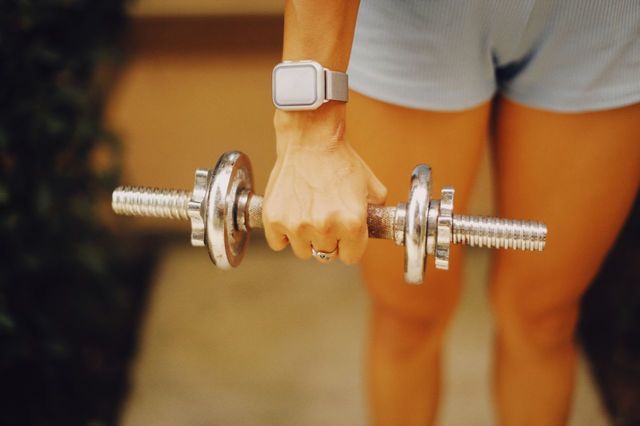 Echipamente de fitness inteligente: cum funcționează noile gantere și aparate conectate