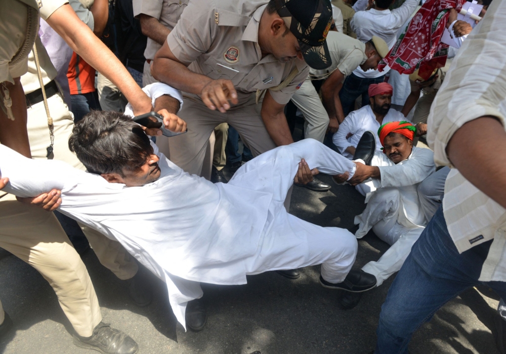 Tensiuni în India: Liderii mișcării Cockroach Janta Party au fost eliberați de instanță
