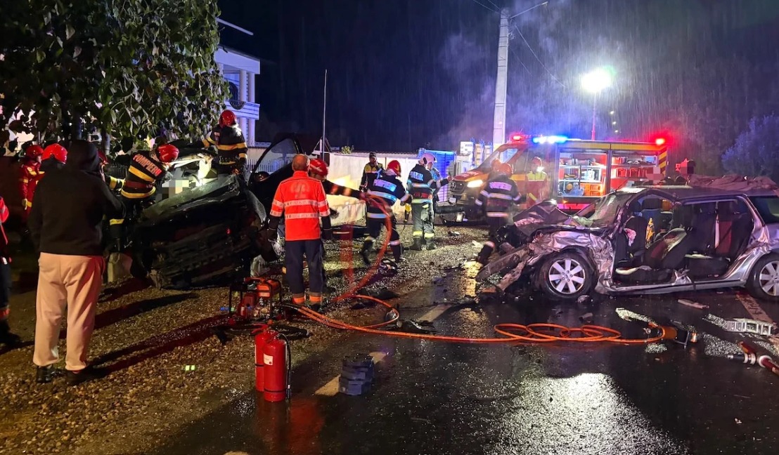 Tragedie în Vâlcea: Trei tineri au murit în urma unei coliziuni frontale pe DN 67