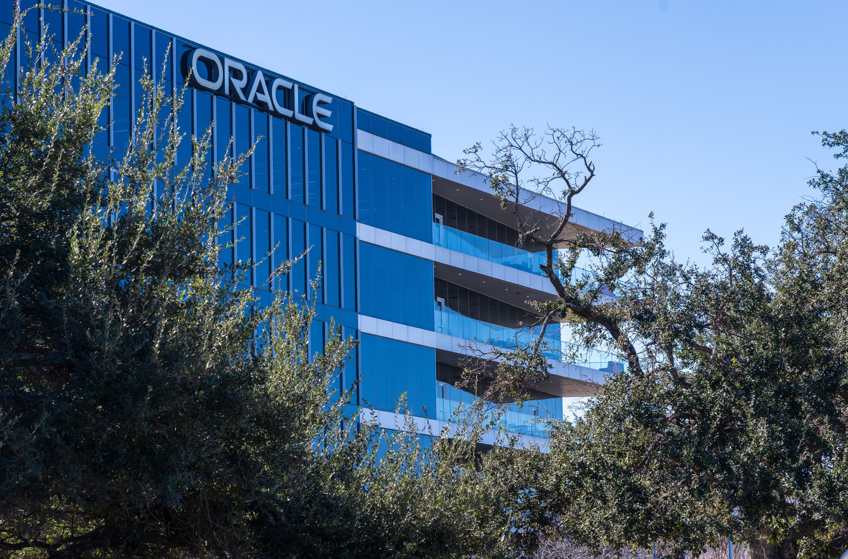 Mesajul noului director financiar Oracle după noua rundă de concedieri: Nu vrem să facem mai mult cu mai puțini oameni
