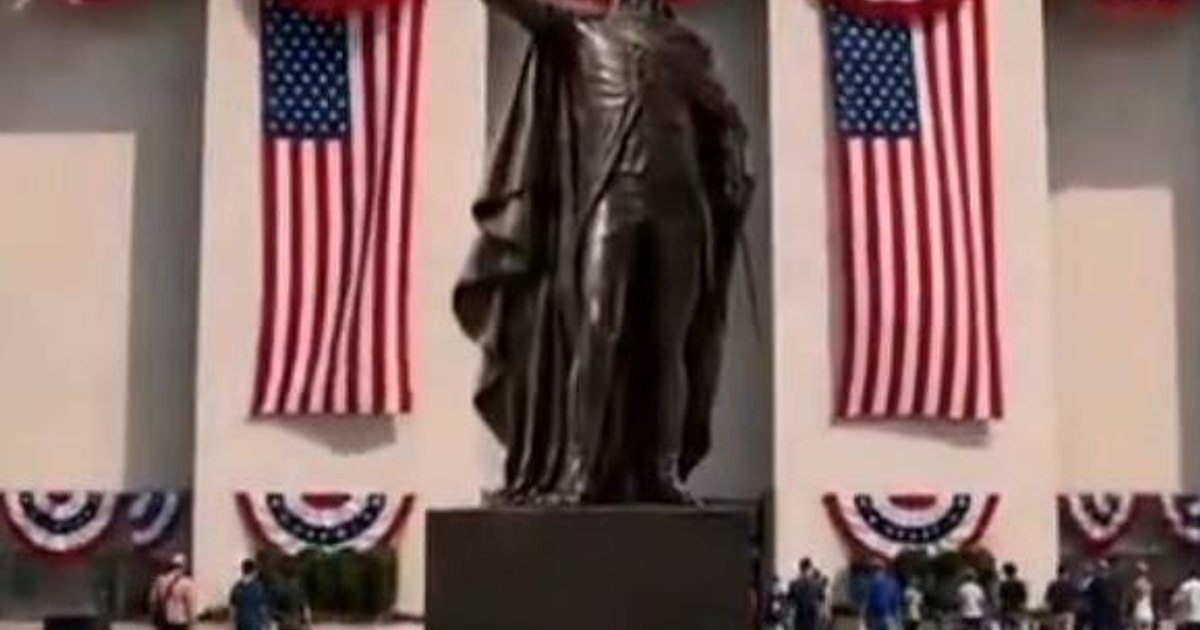 Donald Trump propune ridicarea unei statui colosale a lui George Washington în fața Muzeului Smithsonian