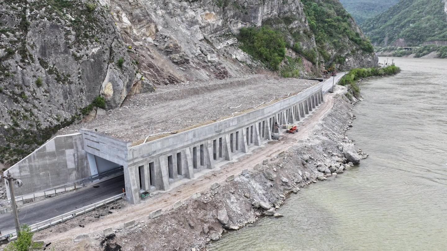Consolidarea drumului DN 7CC prin construcția unei structuri de protecție pe piloți forați