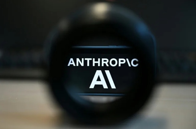 Anthropic unifică interfața Claude pentru a simplifica utilizarea instrumentelor AI în mediul profesional