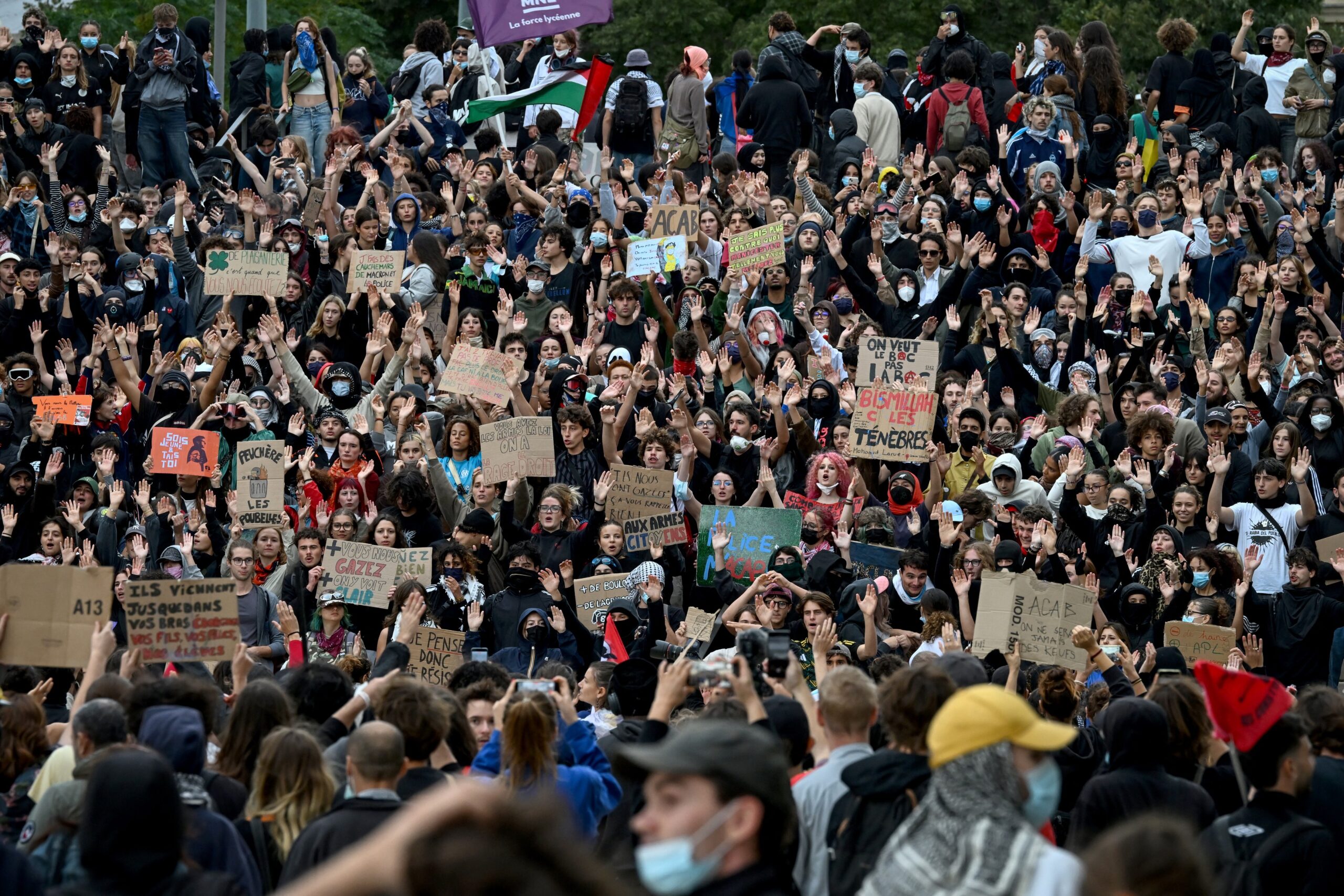 Manifestații masive în Franța: aproximativ 480.000 de elevi au protestat pentru îmbunătățirea educației